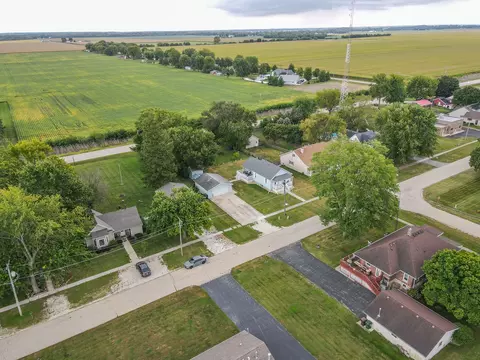 View/Area - 202 N Cedar St, Gardner, IL 60424 photo 2 of 5