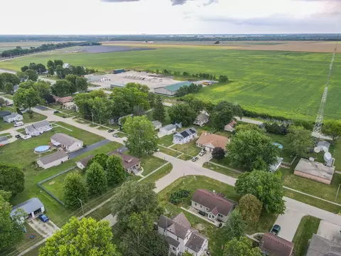 View/Area - 202 N Cedar St, Gardner, IL 60424 photo 3 of 5