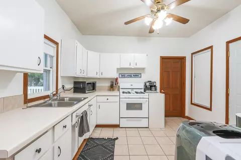 Kitchen - 202 N Cedar St, Gardner, IL 60424 photo 1 of 4