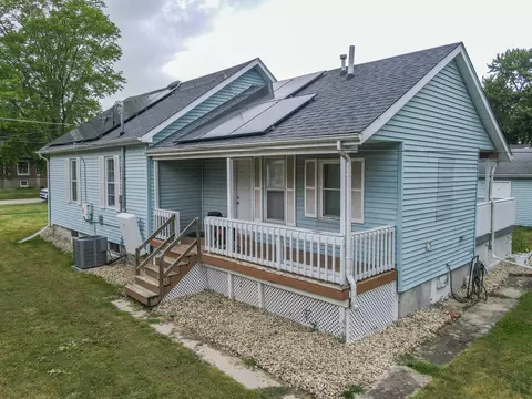 Exterior - 202 N Cedar St, Gardner, IL 60424 photo 3 of 7