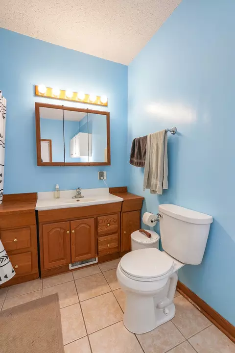 Bath - 202 N Cedar St, Gardner, IL 60424 photo 1 of 2
