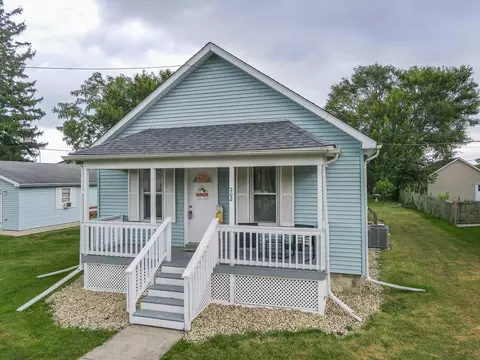 Exterior - 202 N Cedar St, Gardner, IL 60424 photo 2 of 7