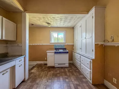 Kitchen - 2105 Dewitt Ave, Mattoon, IL 61938 photo 2 of 4