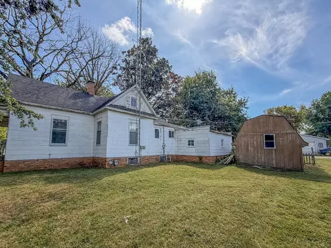 Exterior - 2105 Dewitt Ave, Mattoon, IL 61938 photo 9 of 9