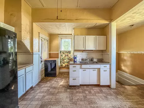 Kitchen - 2105 Dewitt Ave, Mattoon, IL 61938 photo 4 of 4
