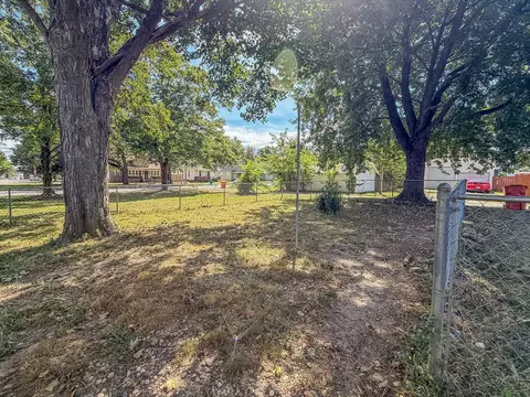 Exterior - 2105 Dewitt Ave, Mattoon, IL 61938 photo 6 of 9