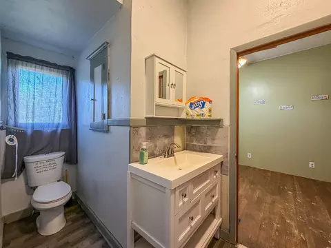 Bath - 2105 Dewitt Ave, Mattoon, IL 61938 photo 2 of 2
