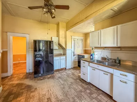 Kitchen - 2105 Dewitt Ave, Mattoon, IL 61938 photo 3 of 4