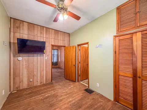 Bedroom - 2105 Dewitt Ave, Mattoon, IL 61938 photo 4 of 6