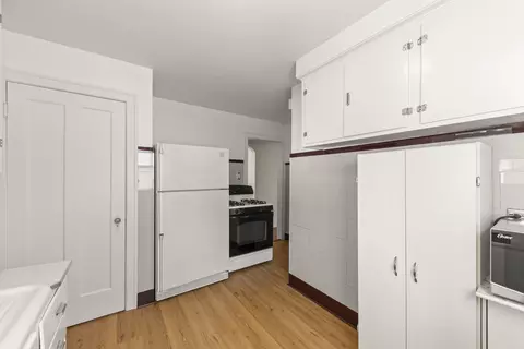 Kitchen - 14918 Hamlin Ave, Midlothian, IL 60445 photo 2 of 3
