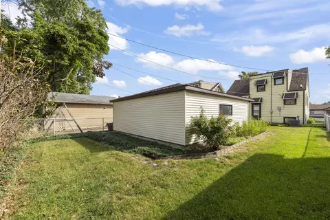 Exterior - 14918 Hamlin Ave, Midlothian, IL 60445 photo 6 of 7