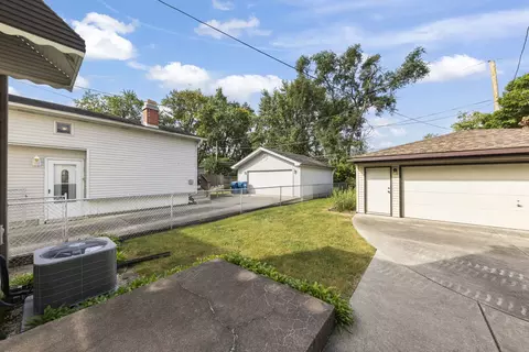 Exterior - 14918 Hamlin Ave, Midlothian, IL 60445 photo 5 of 7