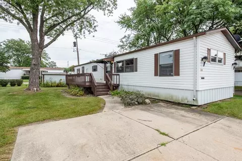 785 Hillcrest Ave, Park City, IL 60085