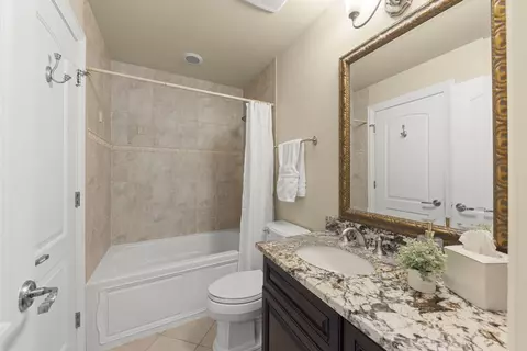 Bath - 253 E Wilson St, Elmhurst, IL 60126 photo 5 of 7