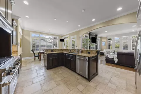 Kitchen - 253 E Wilson St, Elmhurst, IL 60126 photo 4 of 5