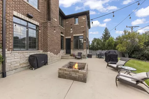 Exterior - 253 E Wilson St, Elmhurst, IL 60126 photo 4 of 5