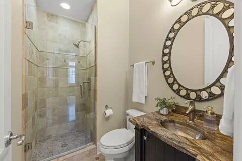 Bath - 253 E Wilson St, Elmhurst, IL 60126 photo 1 of 7