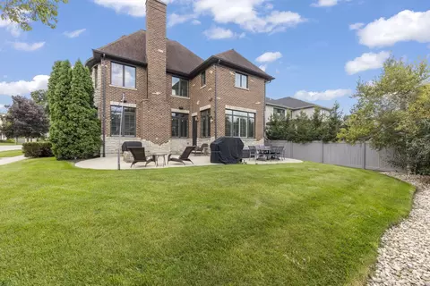 Exterior - 253 E Wilson St, Elmhurst, IL 60126 photo 2 of 5