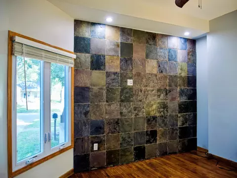Living - 1037 N 8th St, Springfield, IL 62702 photo 9 of 10
