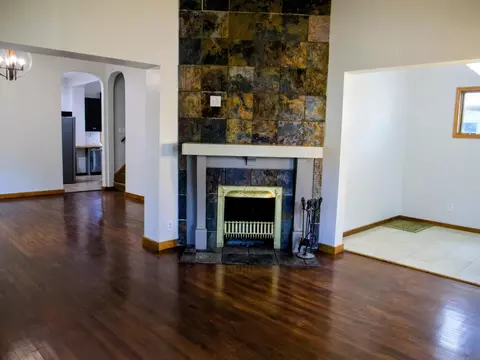 Living - 1037 N 8th St, Springfield, IL 62702 photo 2 of 10