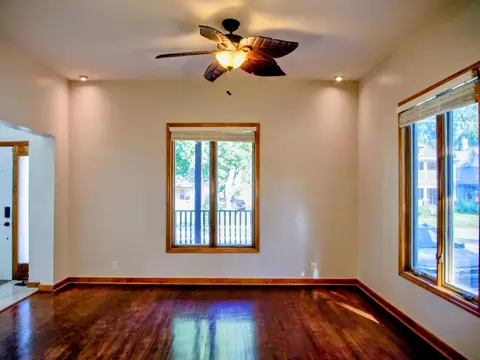 Living - 1037 N 8th St, Springfield, IL 62702 photo 3 of 10