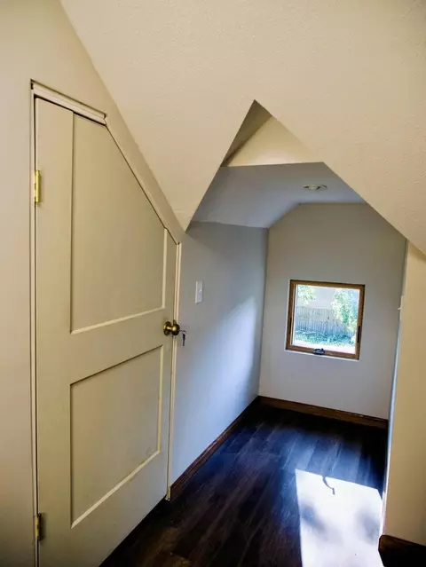 Entry Way - 1037 N 8th St, Springfield, IL 62702 photo 5 of 6