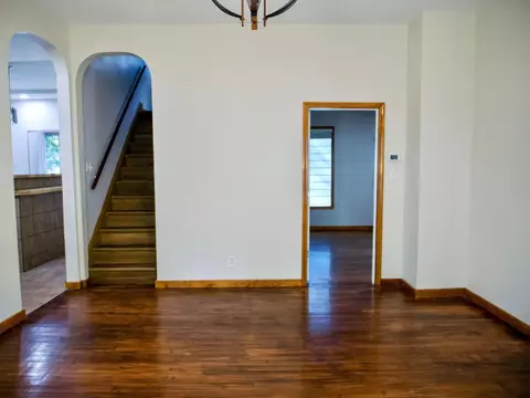 Living - 1037 N 8th St, Springfield, IL 62702 photo 8 of 10
