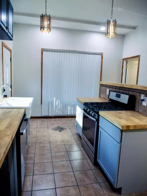 Kitchen - 1037 N 8th St, Springfield, IL 62702 photo 2 of 2