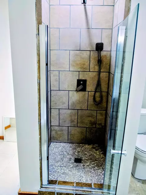 Bath - 1037 N 8th St, Springfield, IL 62702 photo 1 of 3