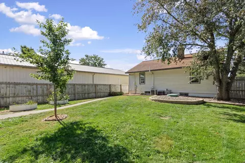 Exterior - 106 N Lincoln St, Philo, IL 61864 photo 7 of 8