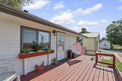 Exterior - 106 N Lincoln St, Philo, IL 61864 photo 2 of 8