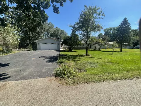 3118 Edgewood Dr, Wonder Lake, IL 60097