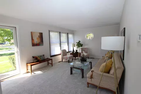 Living - 3308 Peacock Ln, Rolling Meadows, IL 60008 photo 2 of 4