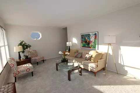 Living - 3308 Peacock Ln, Rolling Meadows, IL 60008 photo 3 of 4
