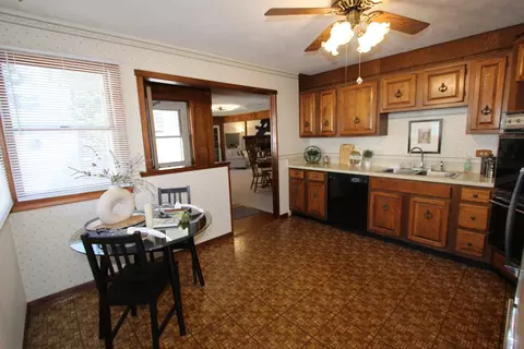 Kitchen - 3308 Peacock Ln, Rolling Meadows, IL 60008 photo 3 of 3