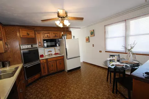 Kitchen - 3308 Peacock Ln, Rolling Meadows, IL 60008 photo 2 of 3