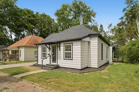 908 E Water St, Urbana, IL 61802