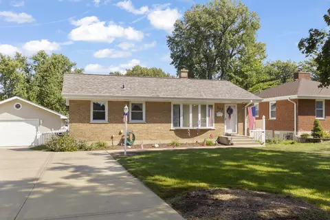 207 S Wilmette Ave, Westmont, IL 60559