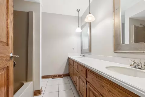 Bath - 24820 S Harlem Ave, Monee, IL 60449 photo 1 of 2