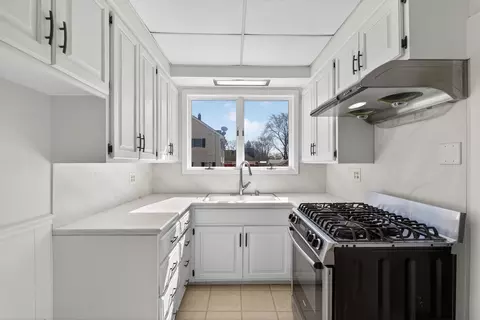 Kitchen - 156 Wille Ave, Wheeling, IL 60090 photo 1 of 1