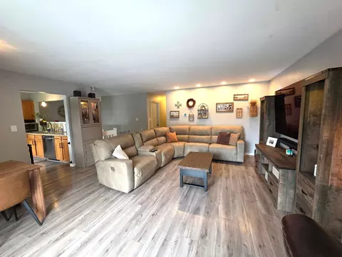 Living - 4749 Oregon Trl, Mchenry, IL 60050 photo 1 of 3