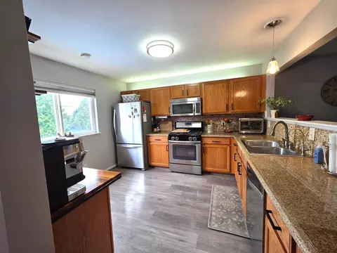 Kitchen - 4749 Oregon Trl, Mchenry, IL 60050 photo 2 of 6