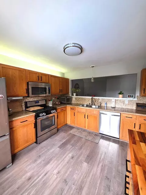 Kitchen - 4749 Oregon Trl, Mchenry, IL 60050 photo 1 of 6