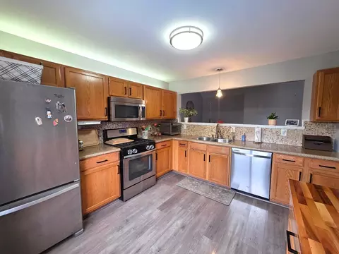 Kitchen - 4749 Oregon Trl, Mchenry, IL 60050 photo 6 of 6