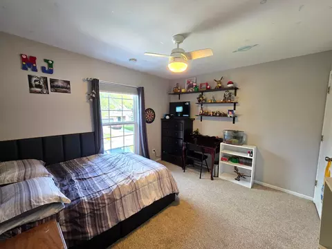 Bedroom - 4749 Oregon Trl, Mchenry, IL 60050 photo 5 of 7
