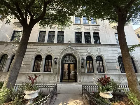 415 W Aldine Ave #4C, Chicago, IL 60657