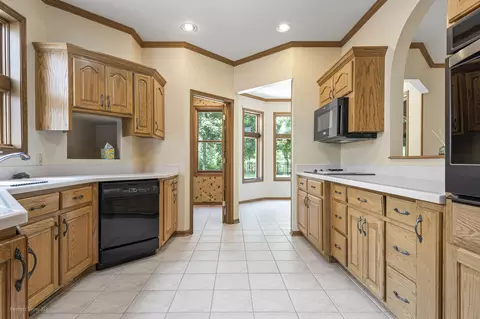 Kitchen - 2027 Oak Forest Dr, Morris, IL 60450 photo 2 of 3