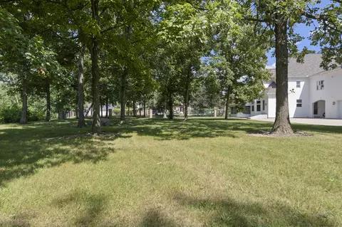 Exterior - 2027 Oak Forest Dr, Morris, IL 60450 photo 2 of 3
