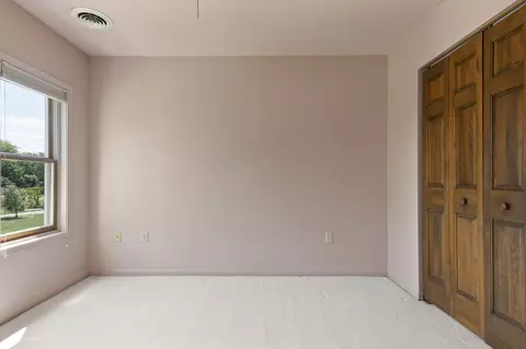 Bedroom - 2027 Oak Forest Dr, Morris, IL 60450 photo 2 of 4