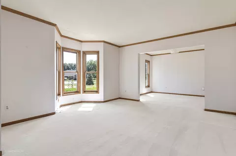 Living - 2027 Oak Forest Dr, Morris, IL 60450 photo 3 of 5